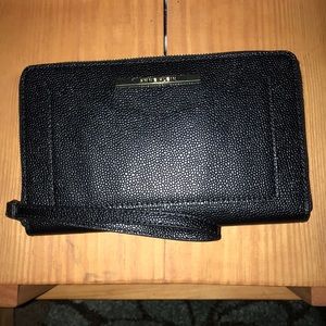 Wristlet wallet